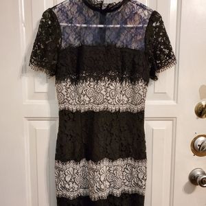 NWT SZ XS EXQUISITE LACE DRESS! HAPPY HOLIDAYS!